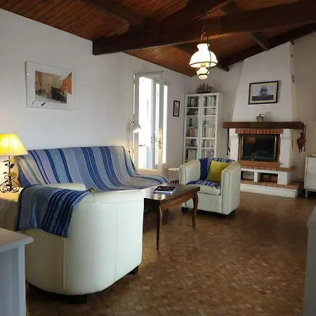 Maison 3 Pieces Avec Veranda Et Jardin, A 300m De La - - Fr-1-224b-98 Vakantiehuis