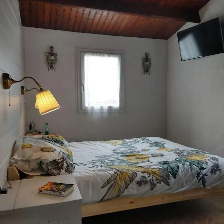 Maison 3 Pieces Avec Veranda Et Jardin, A 300m De La - - Fr-1-224b-98