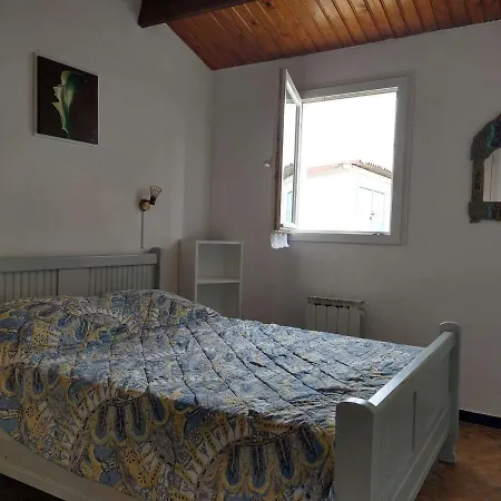 Maison 3 Pieces Avec Veranda Et Jardin, A 300m De La - - Fr-1-224b-98 * La Guérinière
