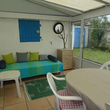 Vakantiehuis Maison 3 Pieces Avec Veranda Et Jardin, A 300m De La - - Fr-1-224b-98