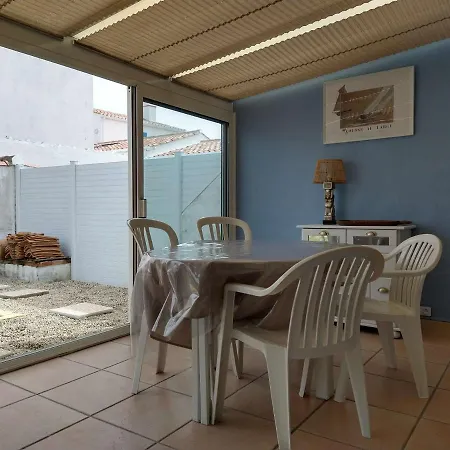 Maison 3 Pieces Avec Veranda Et Jardin, A 300m De La - - Fr-1-224b-98 Vakantiehuis La Guérinière