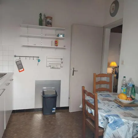 Maison 3 Pieces Avec Veranda Et Jardin, A 300m De La - - Fr-1-224b-98 * La Guérinière
