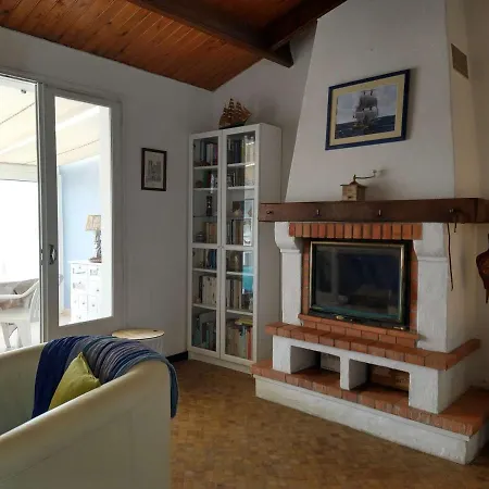 Maison 3 Pièces Avec Véranda Et Jardin, à 300m De La - - Fr-1-224b-98 La Guérinière