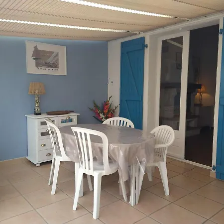 Hébergement de vacances Maison 3 Pièces Avec Véranda Et Jardin, à 300m De La - - Fr-1-224b-98 La Guérinière