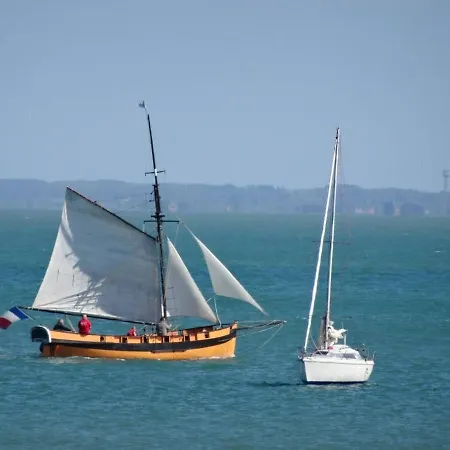 Maison 3 Pièces Avec Véranda Et Jardin, à 300m De La - - Fr-1-224b-98 Hébergement de vacances *