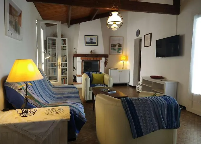 Maison 3 Pièces Avec Véranda Et Jardin, à 300m De La - - Fr-1-224b-98 Hébergement de vacances *