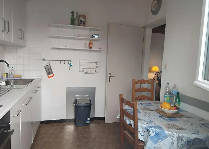 Maison 3 Pièces Avec Véranda Et Jardin, à 300m De La - - Fr-1-224b-98 * La Guérinière