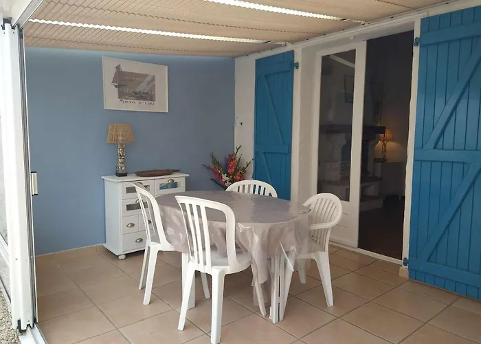 Hébergement de vacances Maison 3 Pièces Avec Véranda Et Jardin, à 300m De La - - Fr-1-224b-98 La Guérinière