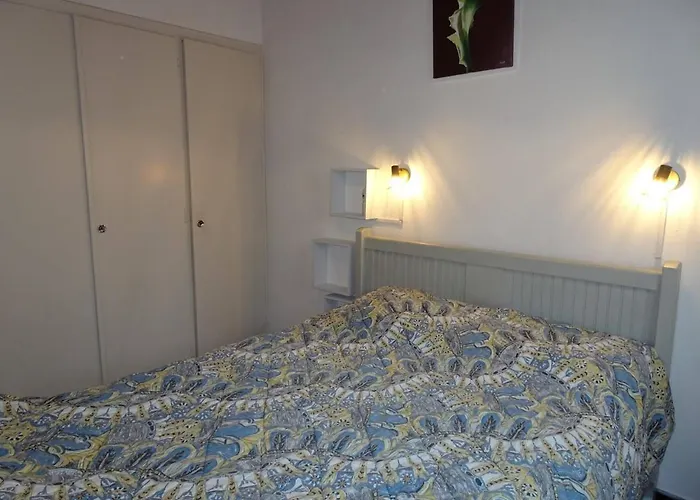 Maison 3 Pièces Avec Véranda Et Jardin, à 300m De La - - Fr-1-224b-98 *